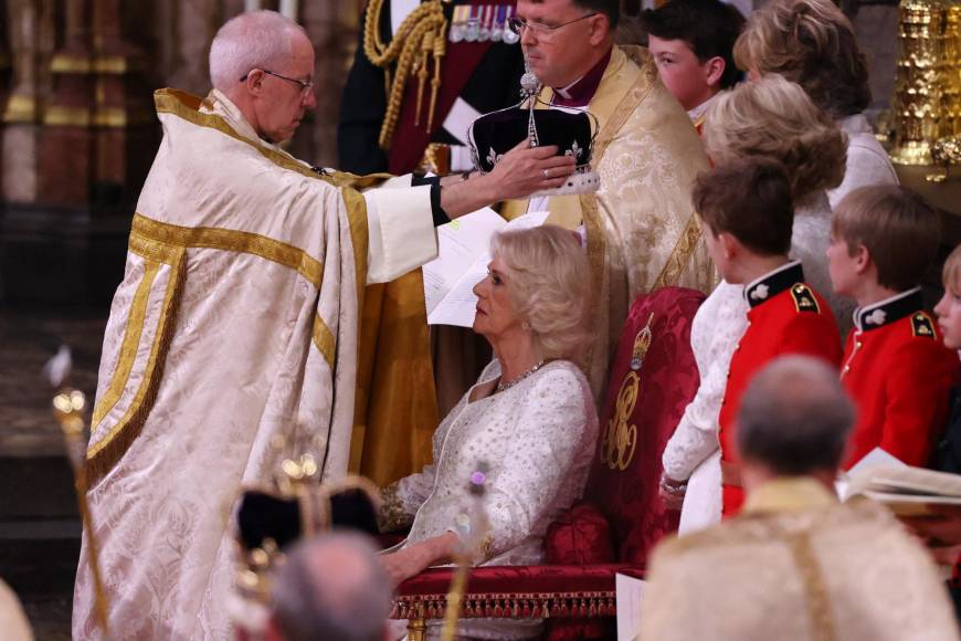 Así fueron coronados el rey Carlos III y la reina Camila