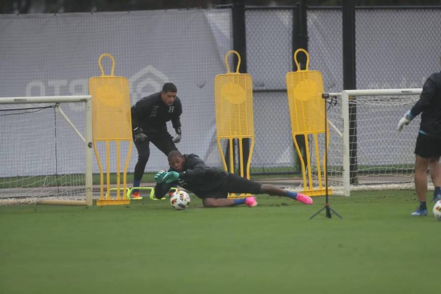 ¡Bajo la lluvia! Así fue el primer entreno de Honduras en Fort Lauderdale