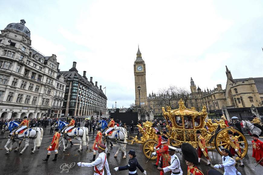 Carlos III: las imágenes del mayor desfile militar en 70 años