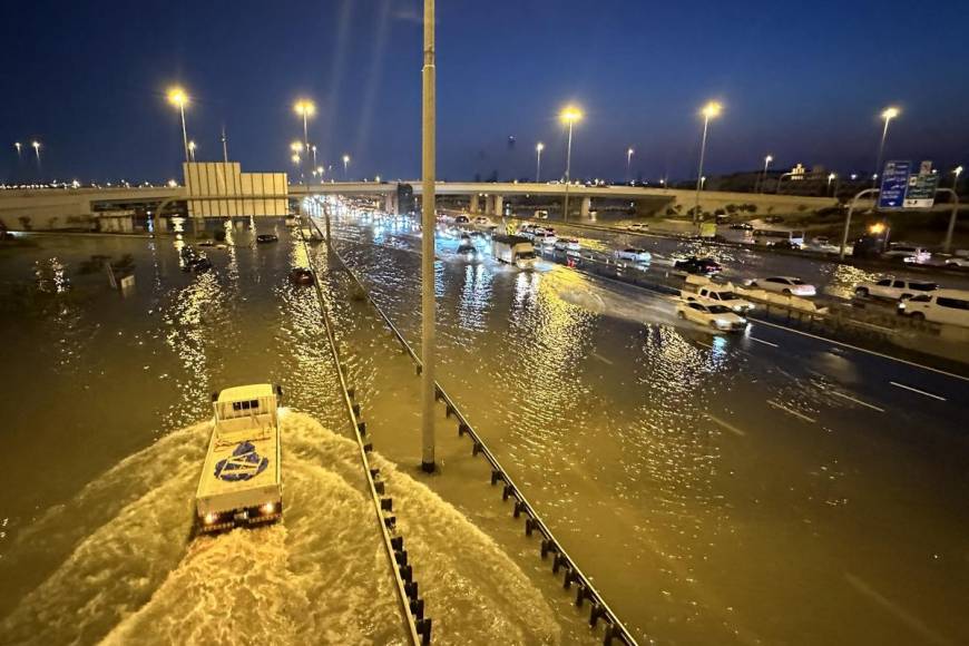 Inusuales tormentas inundan Dubái en menos de 12 horas