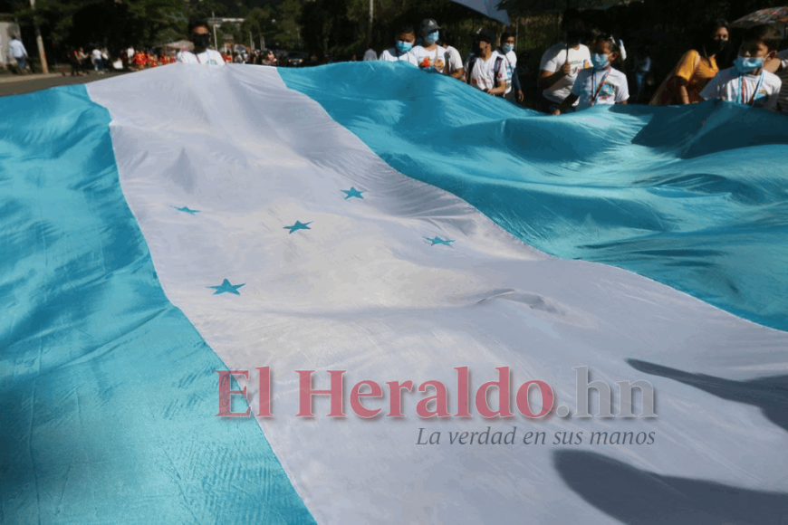 FOTOS: Fervor cívico y actos culturales de escolares en calles capitalinas