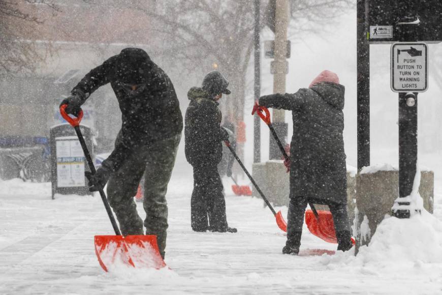 Las impresionantes imágenes de la “histórica” tormenta de nieve que azota el este de EEUU