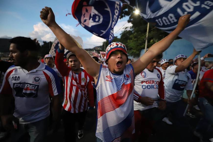 La Ultra Fiel llega con bombos al Nacional para la final de ida de la Concacaf League