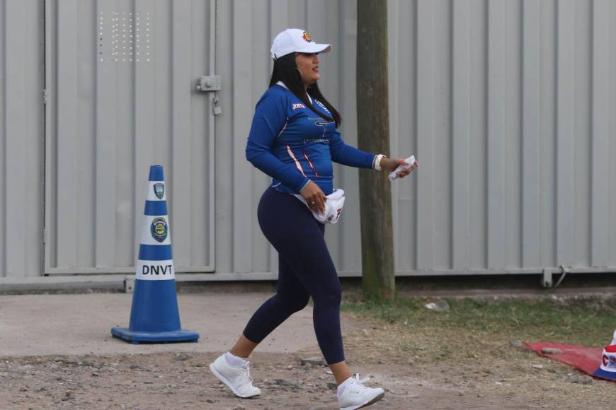 Las bellas aficionadas que llegaron al estadio Carlos Miranda para disfrutar del Olimpia vs Marathón