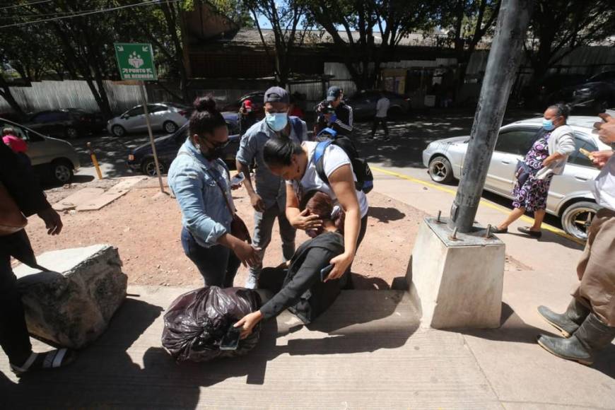 “No queremos flores, queremos justicia”: el clamor tras asesinato de joven enfermera; la tercera en la semana