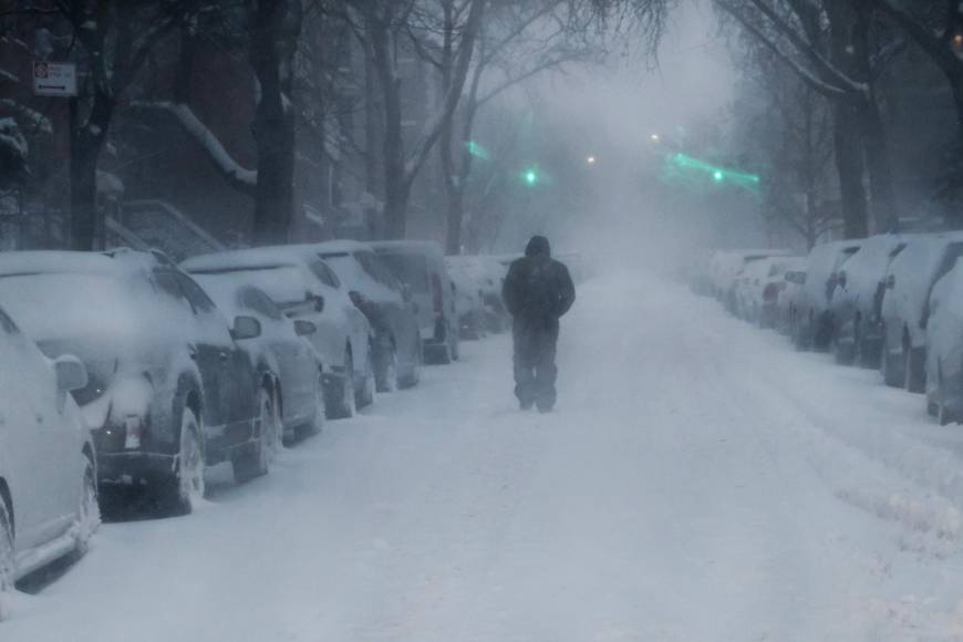 Las impresionantes imágenes de la “histórica” tormenta de nieve que azota el este de EEUU