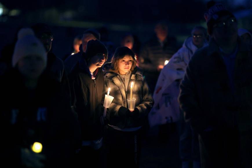 Adolescente con dos armas perpetró tiroteo en escuela de Iowa y luego se mató