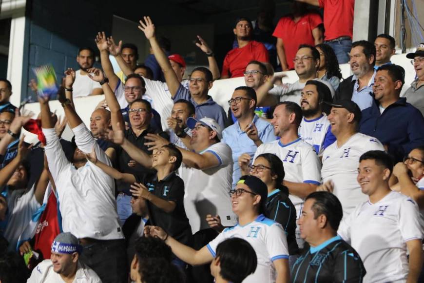 Las mejores pancartas que engalanaron el estadio Nacional en el Honduras-México