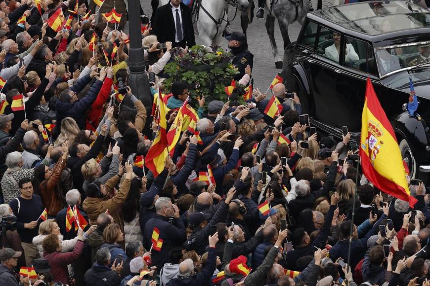 La princesa Leonor jura ante la Constitución en su cumpleaños 18