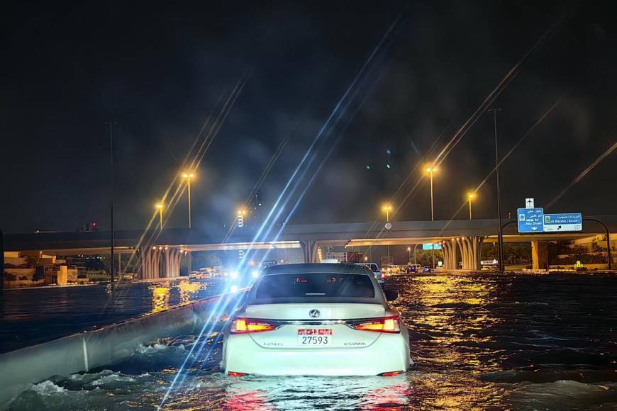 Inusuales tormentas inundan Dubái en menos de 12 horas