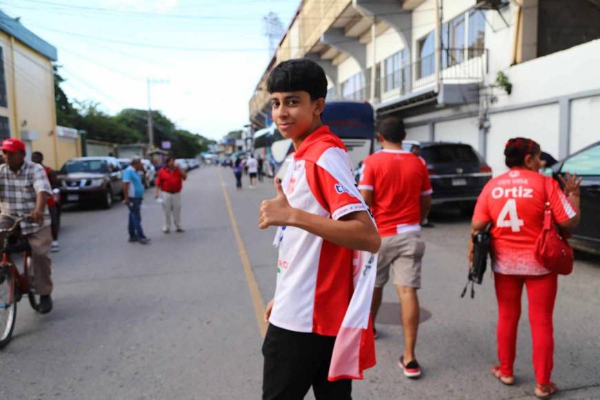 Afición y alegría, el ambiente en el duelo Olimpia vs. Vida