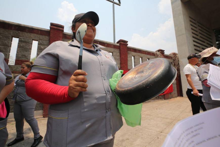 Batallas campales y quema de llantas: intensa jornada de protestas en Honduras