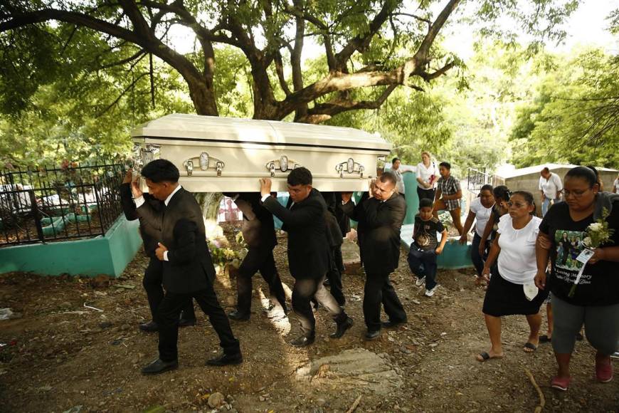 “No le importaron ni sus niños”: Despiden a familia salvadoreña asesinada en EUA