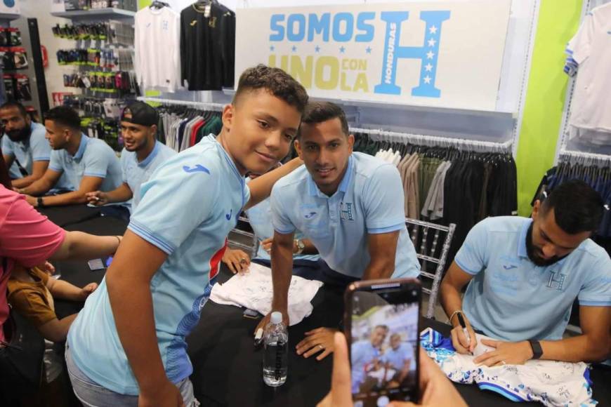 Seleccionados de Honduras se dejan querer por aficionados previo a juego ante Jamaica