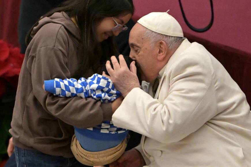 El papa Francisco celebra sus 87 años junto a los niños del Vaticano