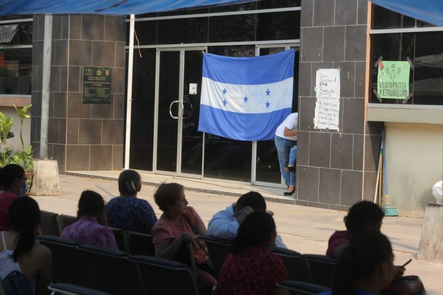 Batallas campales y quema de llantas: intensa jornada de protestas en Honduras