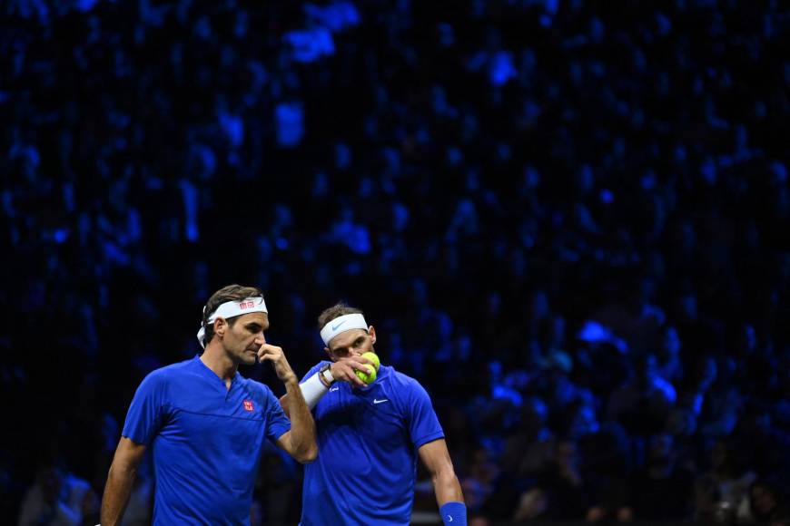 El rey se despidió como un caballero: Federer se enfrentó a su último juego acompañado de Nadal, su eterno rival