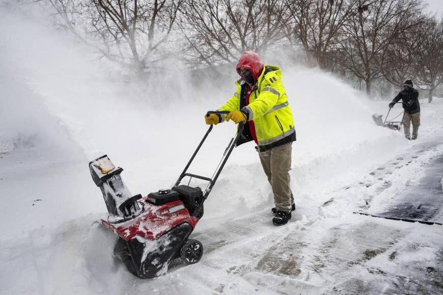 Nieve afecta norte de EUA por ingreso de aire ártico considerado peligroso