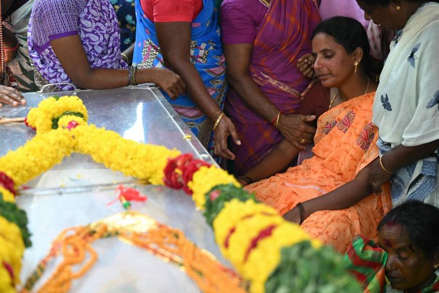 Consternación en India por muerte de más 50 personas por alcohol adulterado