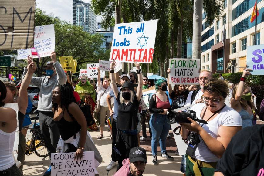 En medio de protestas Ron DeSantis lanza su candidatura presidencial