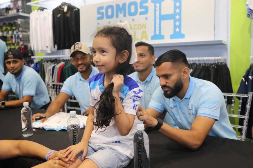 Seleccionados de Honduras se dejan querer por aficionados previo a juego ante Jamaica