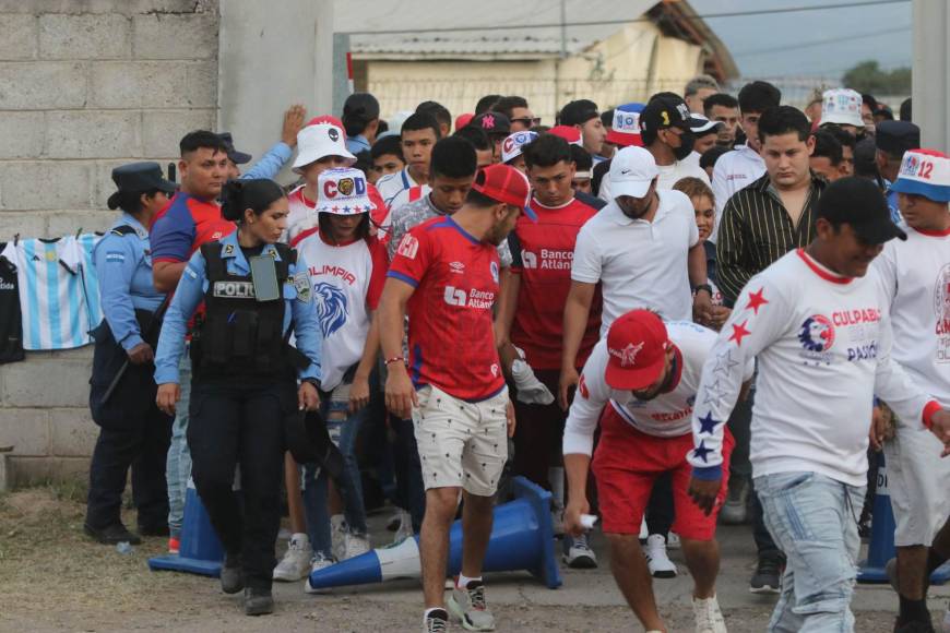 ¡Fiesta total! Así fue el apoyo de la Ultrafiel en el Olimpia vs Marathón