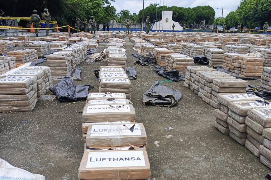 Más de 20 toneladas de cocaína incautan en operativo militar en Ecuador