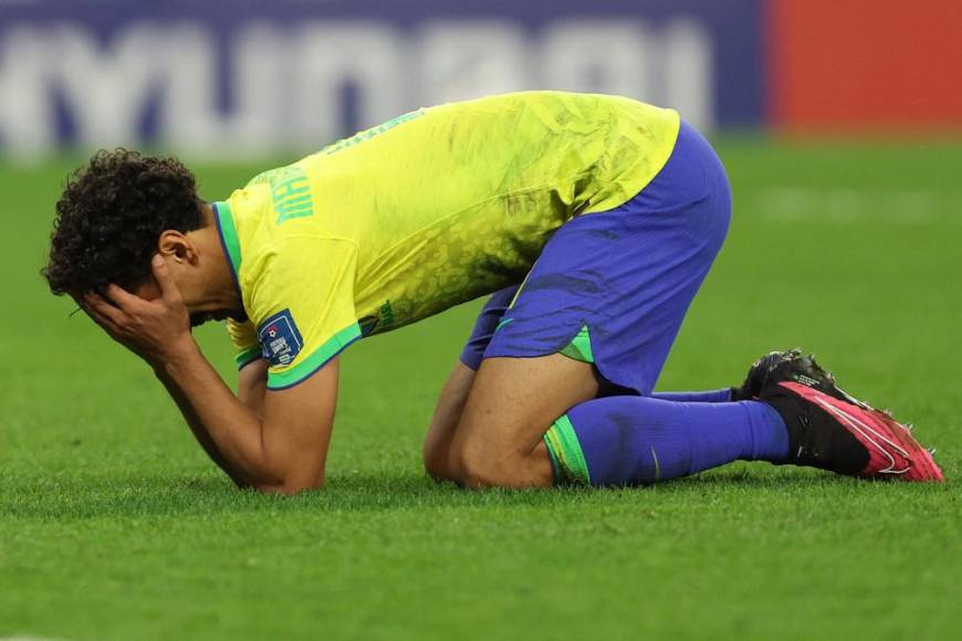 ¡Desconsolados! El llanto de los jugadores de Brasil tras perder ante Croacia