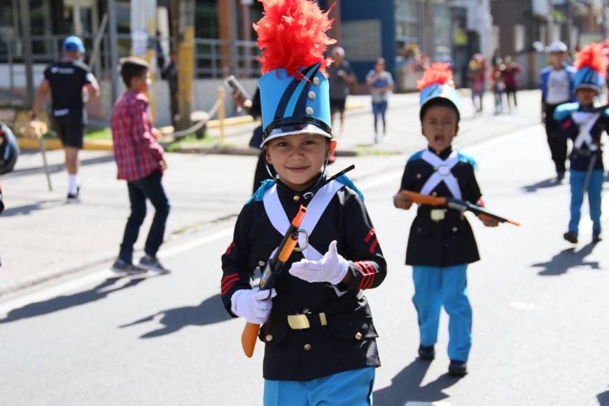 Bulevar Morazán brilla con desfile de prebásica en inicio de Independencia Patria