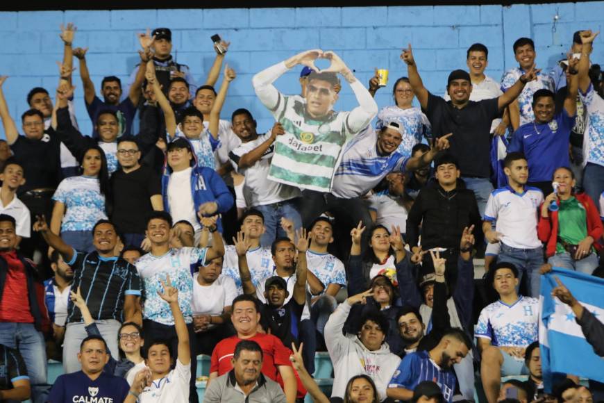 Las mejores pancartas que engalanaron el estadio Nacional en el Honduras-México