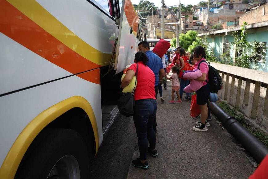 Capitalinos retornan a la ciudad tras largo asueto del Feriado Morazánico