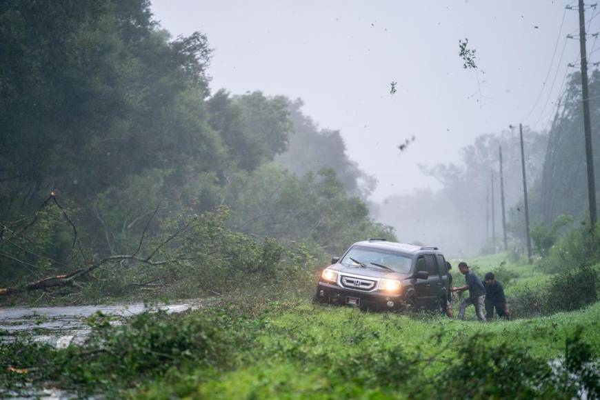 El huracán Idalia es “extremadamente peligroso”; Florida reporta fuertes inundaciones