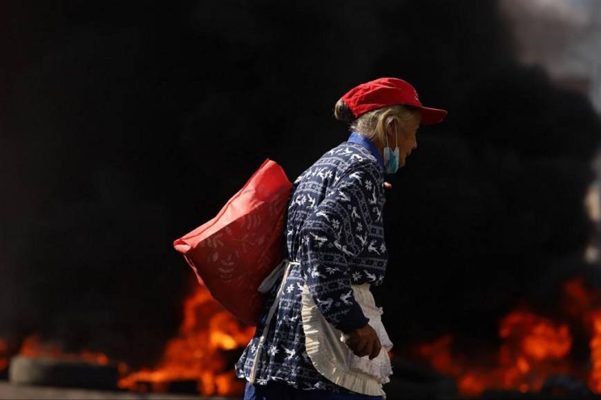 “Que nos paguen, que nos paguen” exigen en protesta empleados del Sanaa