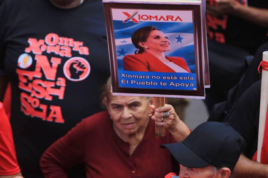 Marcha de Libre se estaciona afuera del Congreso Nacional