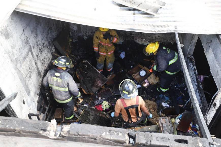 Retiran cadáveres de las cinco víctimas del incendio en Ciudad Lempira