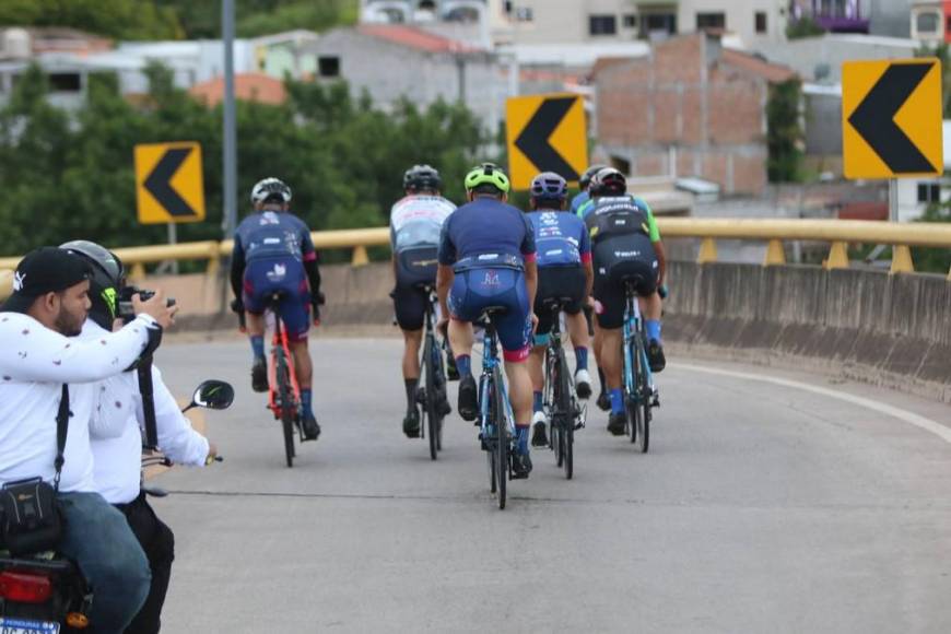 Adrenalina a tope en la categoría Élite de la Vuelta Ciclística; Luis López busca el bicampeonato