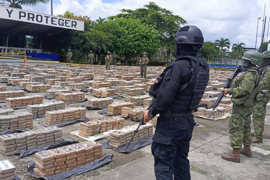 Más de 20 toneladas de cocaína incautan en operativo militar en Ecuador