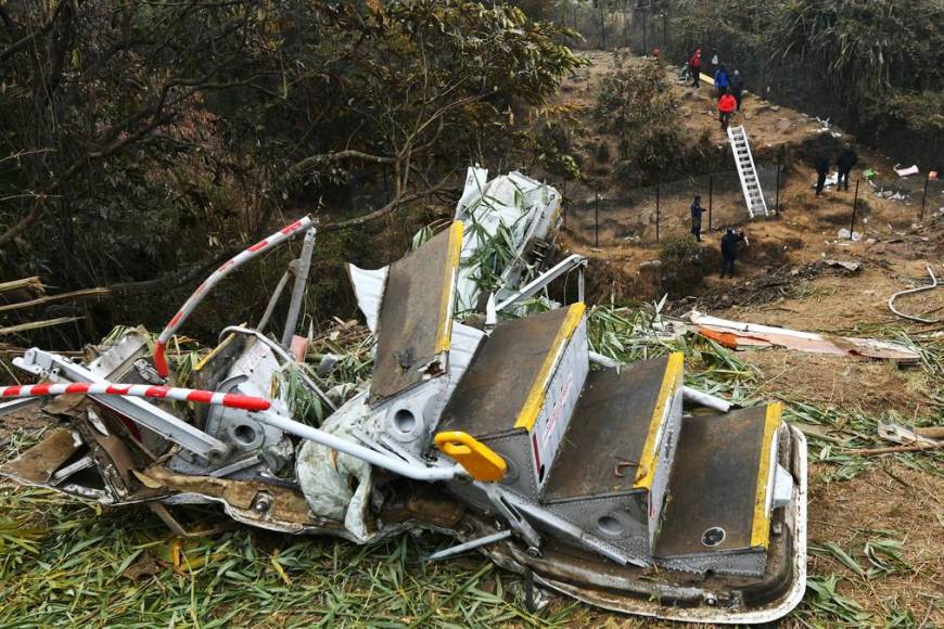 Los rostros de dolor y desconsuelo de los familiares de los fallecidos en catástrofe aérea en Nepal