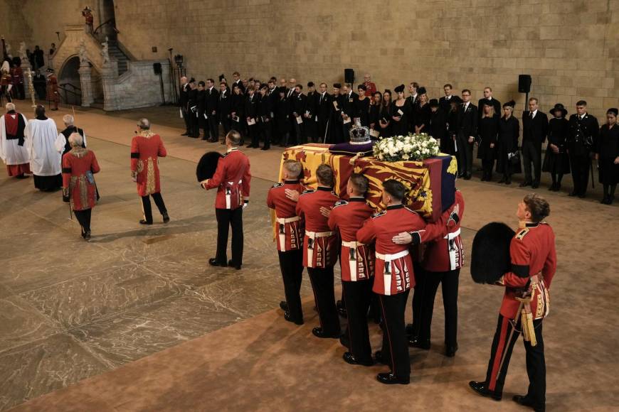 Londres inicia el multitudinario adiós para la reina Isabel II