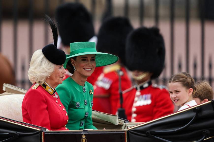 Las imágenes del desfile de Carlos III por su cumpleaños