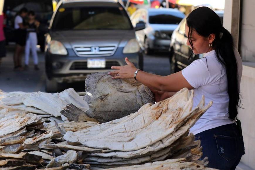 Pescado seco, tradición en Semana Santa, ya inunda los mercados capitalinos