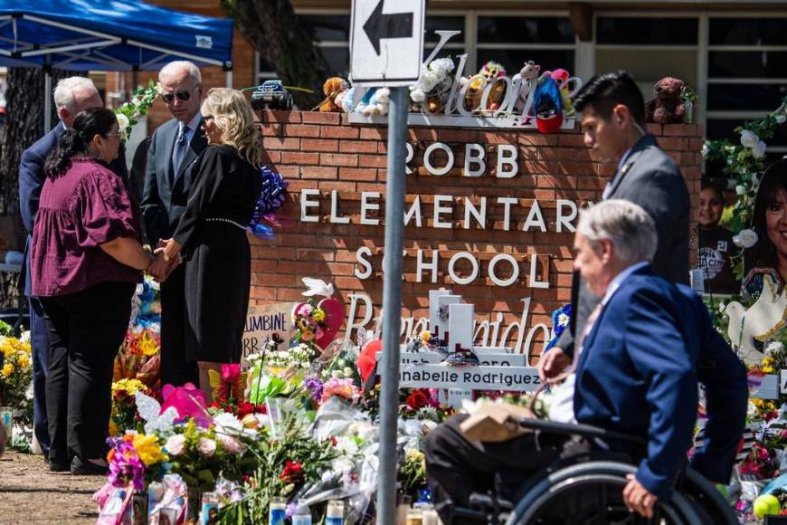 Así fue el recorrido de Joe Biden por Uvalde, la ciudad de la masacre escolar