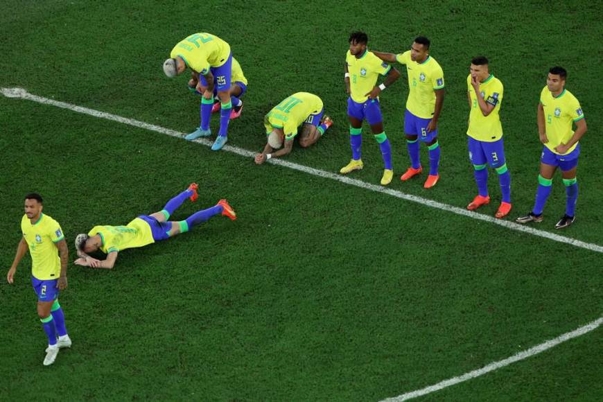 ¡Desconsolados! El llanto de los jugadores de Brasil tras perder ante Croacia