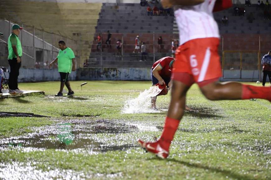 A oscuras y bajo la lluvia: los sinsabores que dejó el Vida vs. Marathón