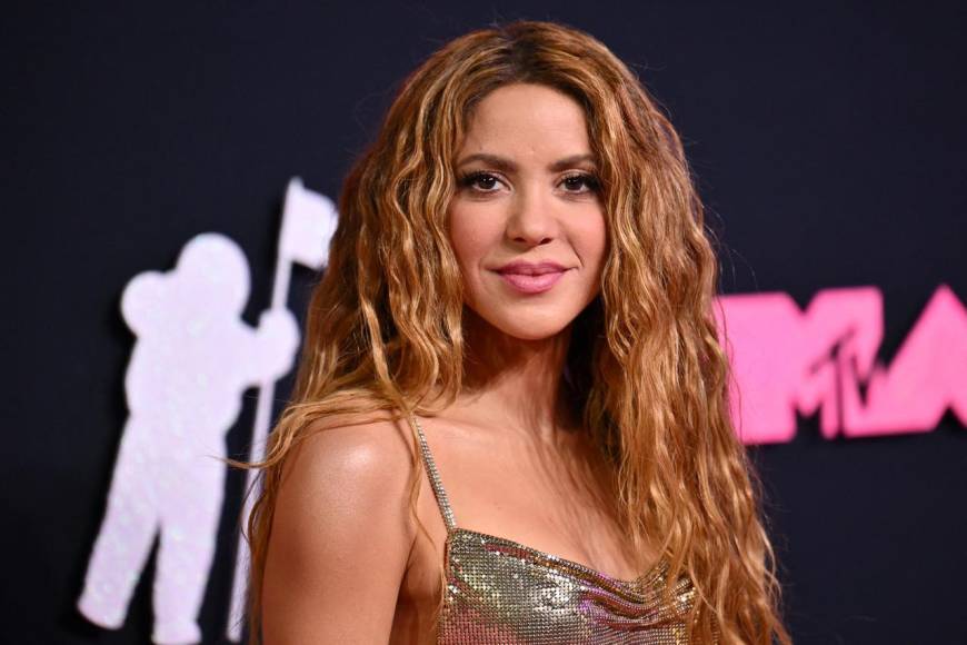 Shakira y sus hijos desfilan por la alfombra de los MTV VMA’s 2023