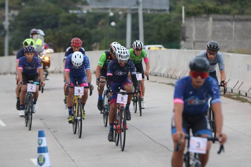 Adrenalina a tope en la categoría Élite de la Vuelta Ciclística; Luis López busca el bicampeonato