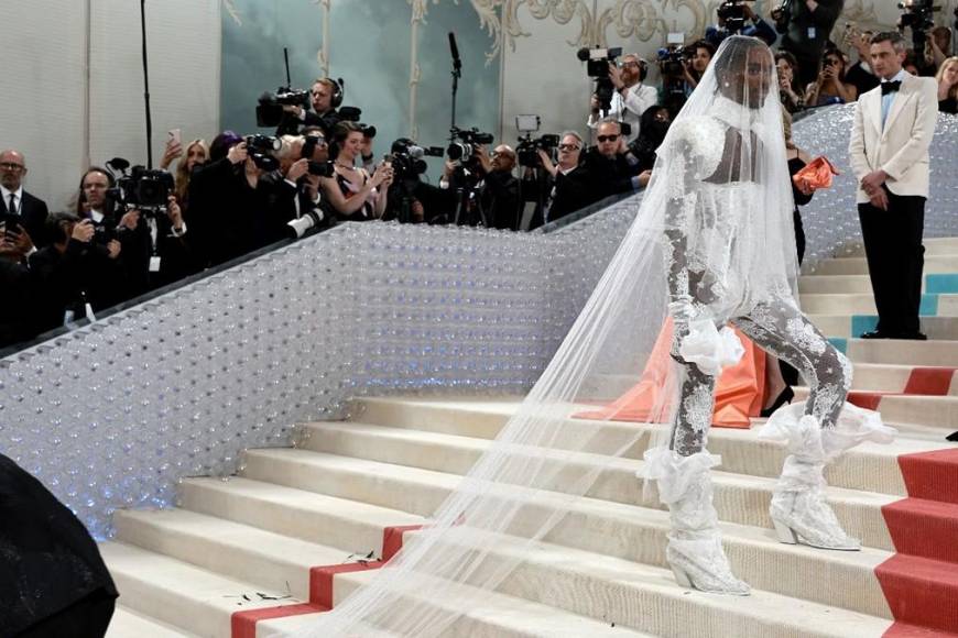 Los extravagantes looks de la Gala del MET en honor a Karl Lagerfeld