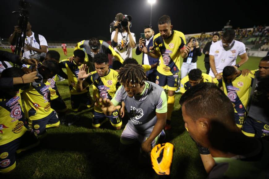 ¡Lágrimas y alegría! Emotiva celebración de Génesis por avanzar a semifinales