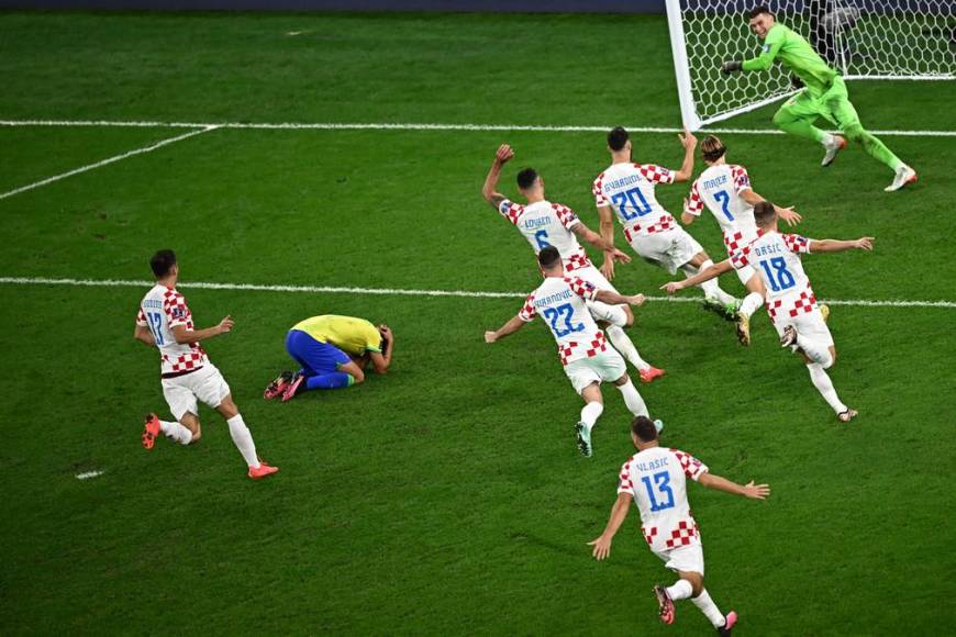 ¡Desconsolados! El llanto de los jugadores de Brasil tras perder ante Croacia