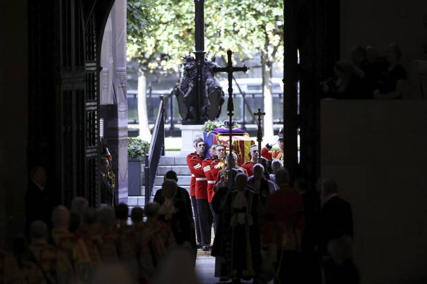 Londres inicia el multitudinario adiós para la reina Isabel II